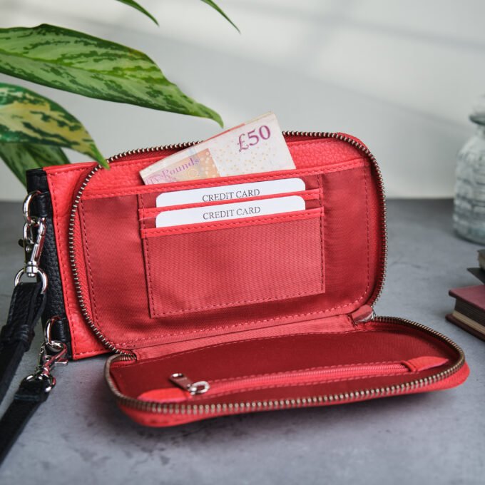 The Sidekick Plus Corvette Red - Midnight Black