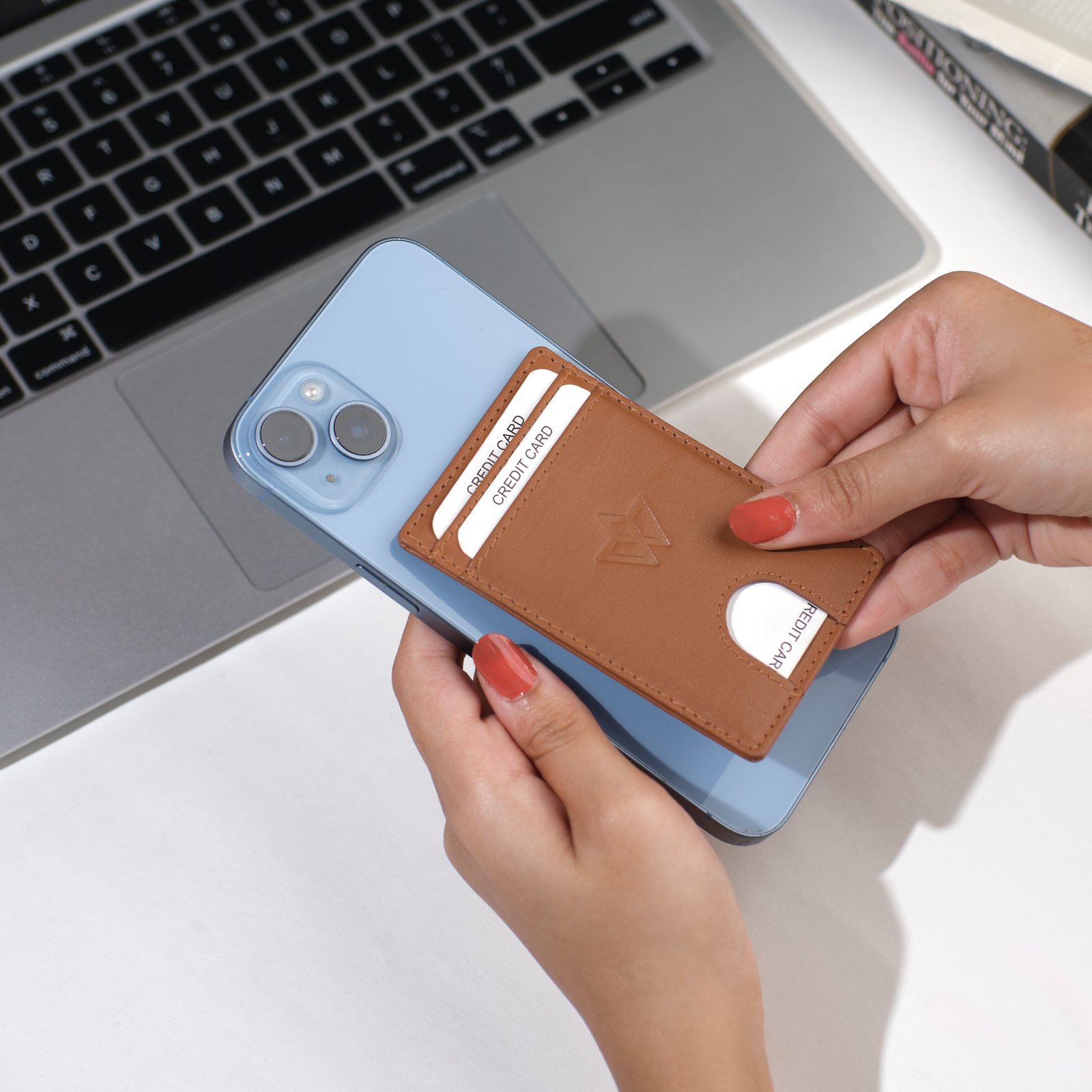 The Handy Magnetic Old Windsor Tan - Image 2